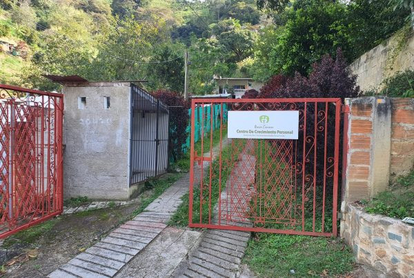 Entrada-Centro-de-Rehabilitacion-nuevo-camino